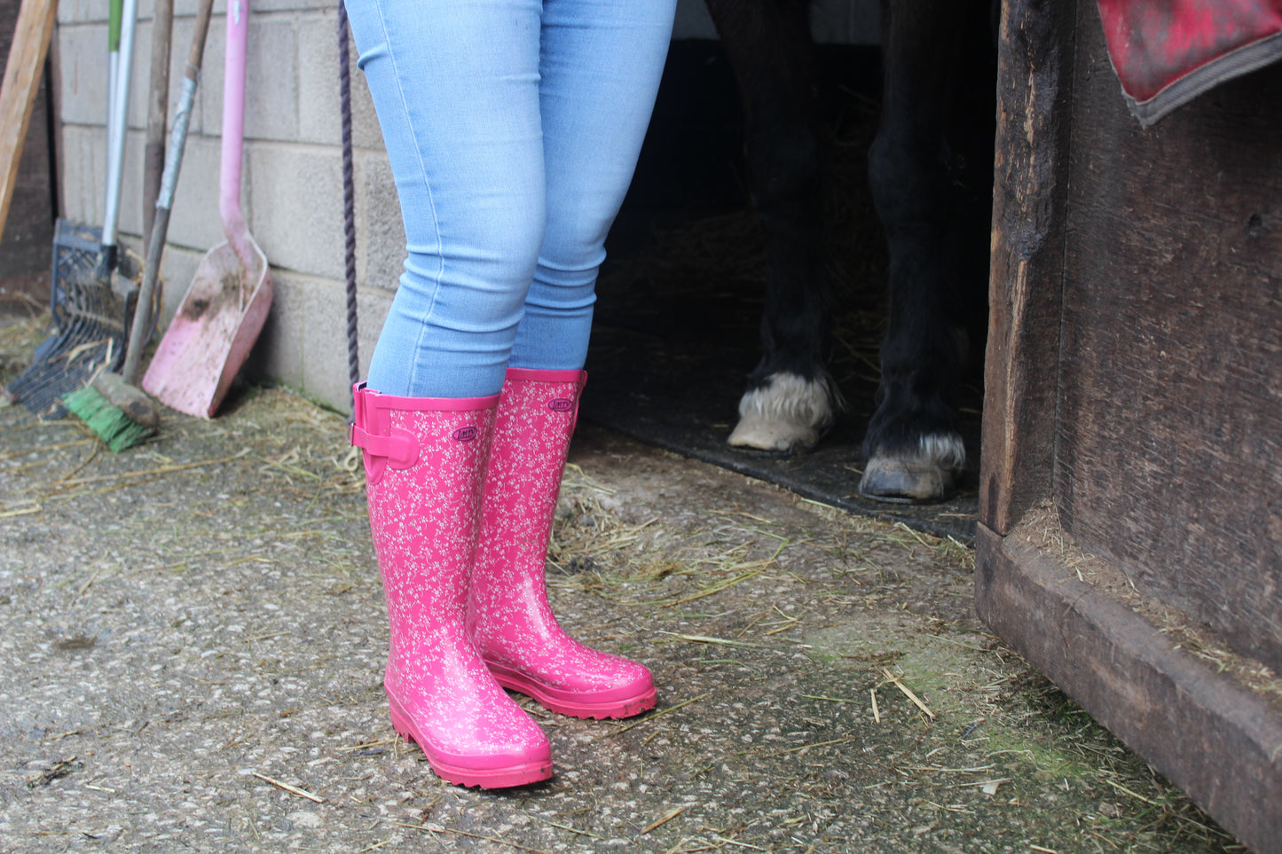 Womens Adjustable Calf Wellies Waterproof Ladies Fashion Festival Dog Walking Rain Mud Wellington Boots Fuchsia Pink