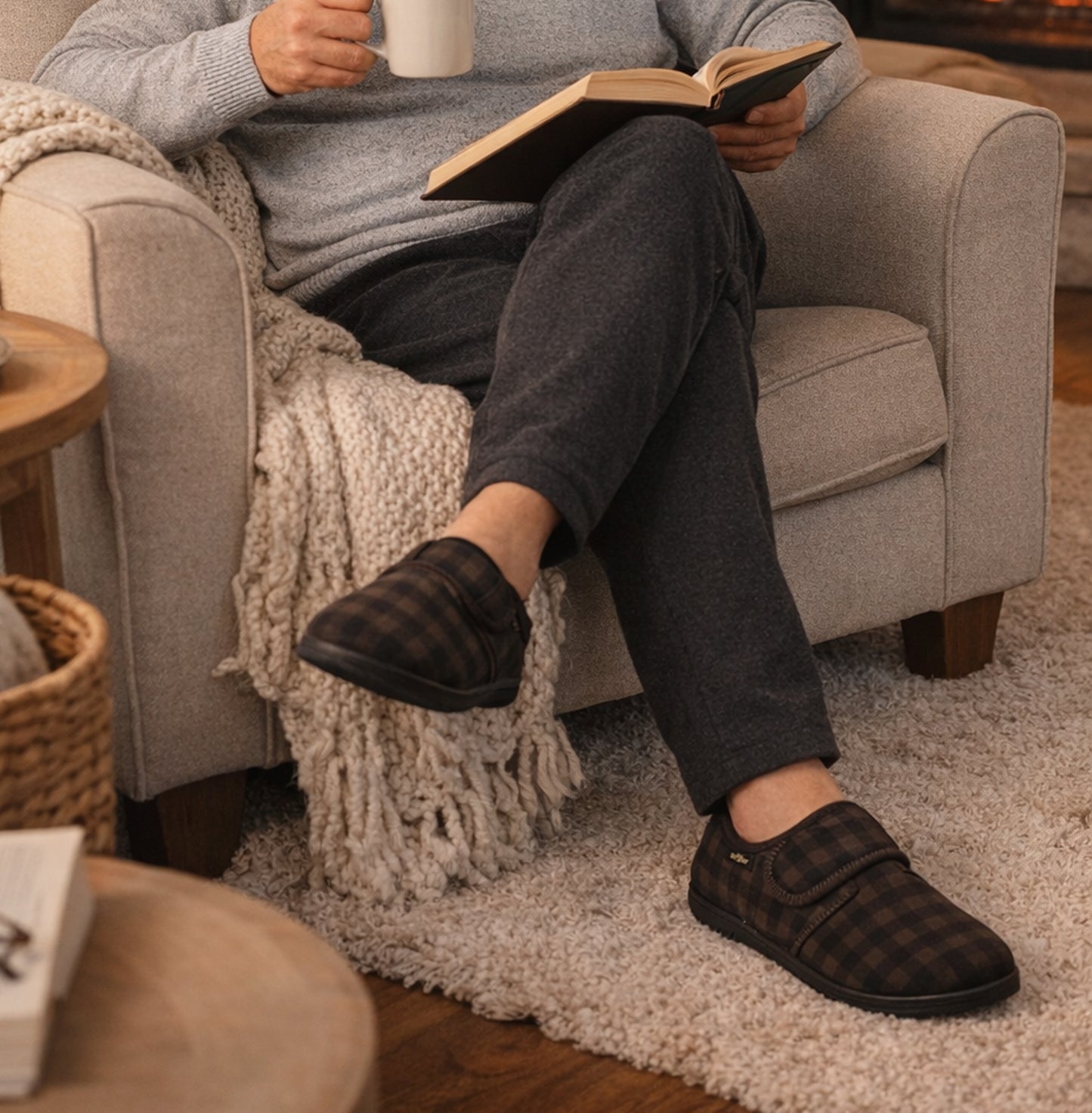 Mens Slippers Check Faux Fur Lined Thermal Wide Open Touch Fasten Straps House Shoes Brown