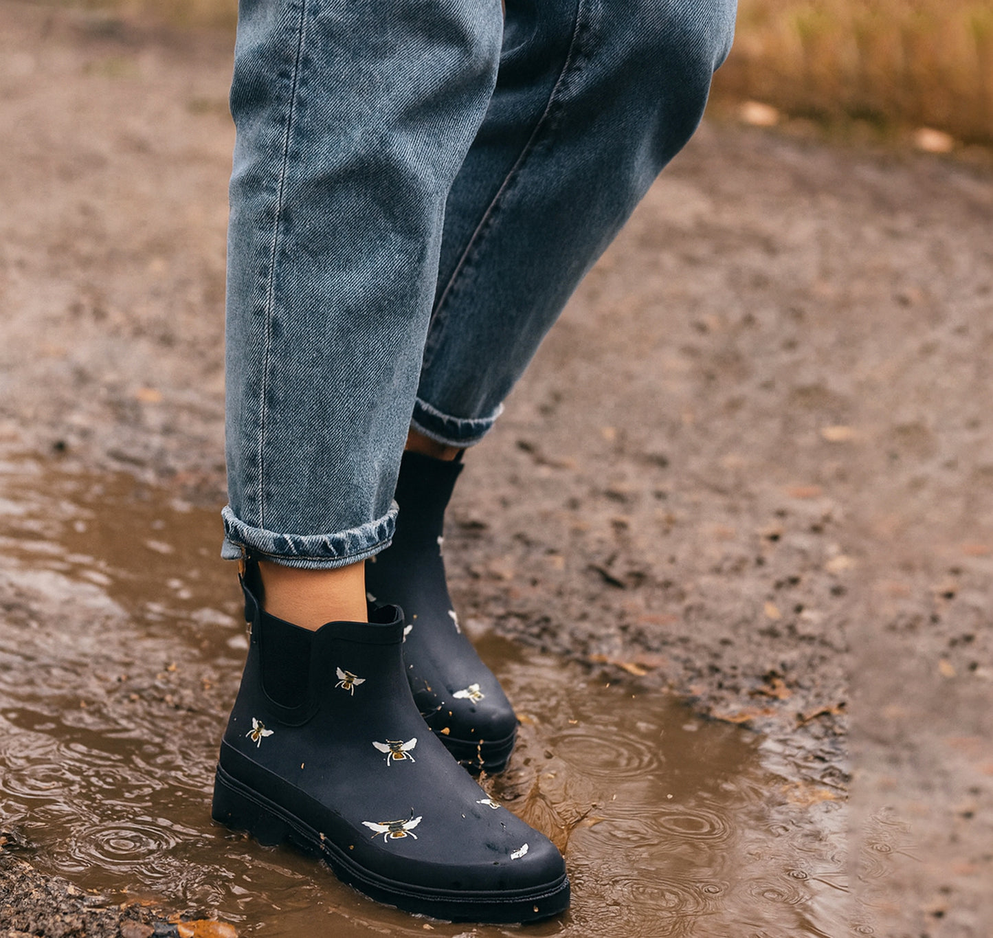 Womens Honey BEE Waterproof Ankle Boots Wellingtons Ladies Slip On Short Chelsea Rain Boots Festival Gardening Wellie Boots