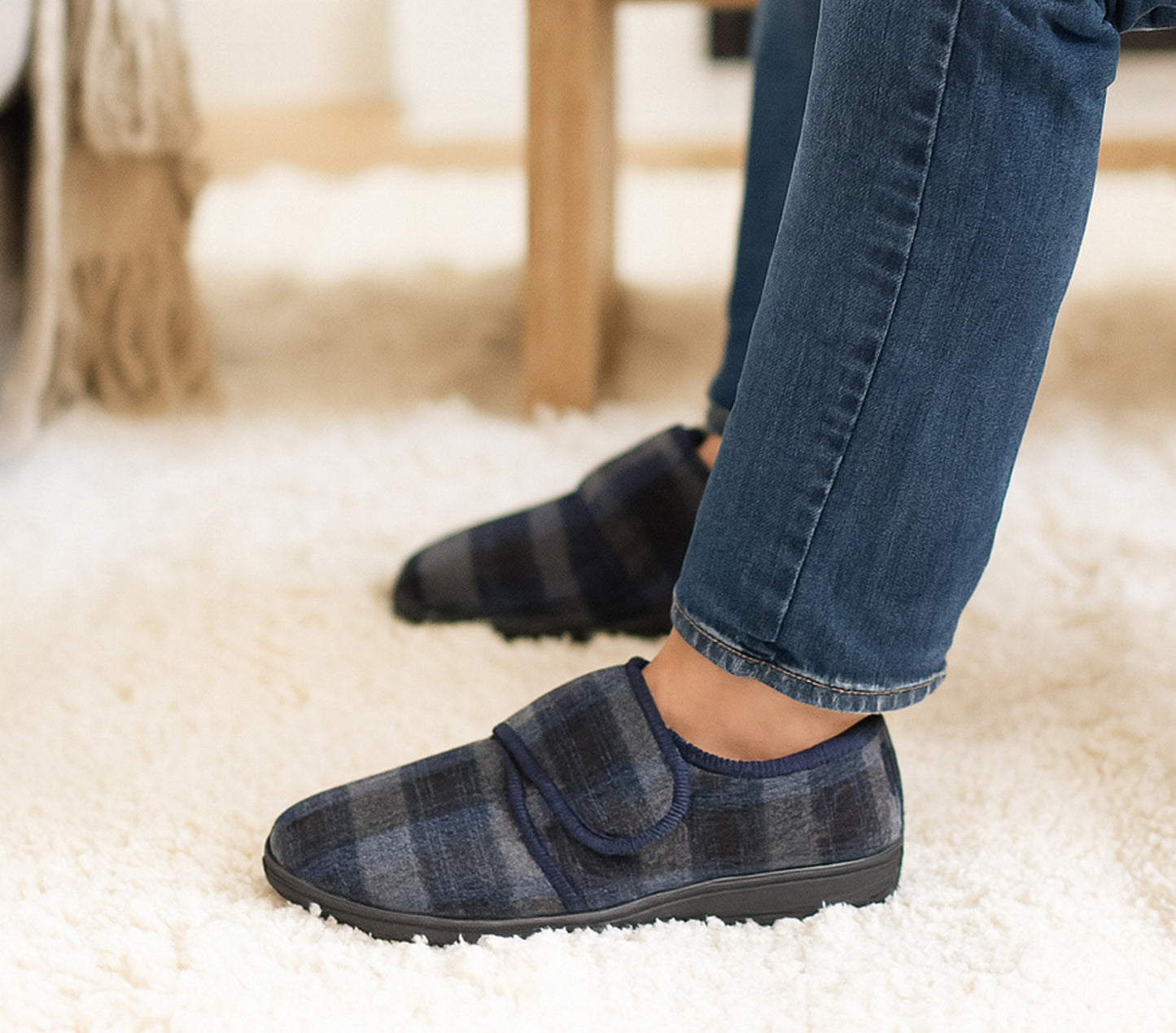 Mens Touch Fasten Slippers Navy Blue Check Felt Wide Opening House Shoes Casual Comfort Indoor Slipper